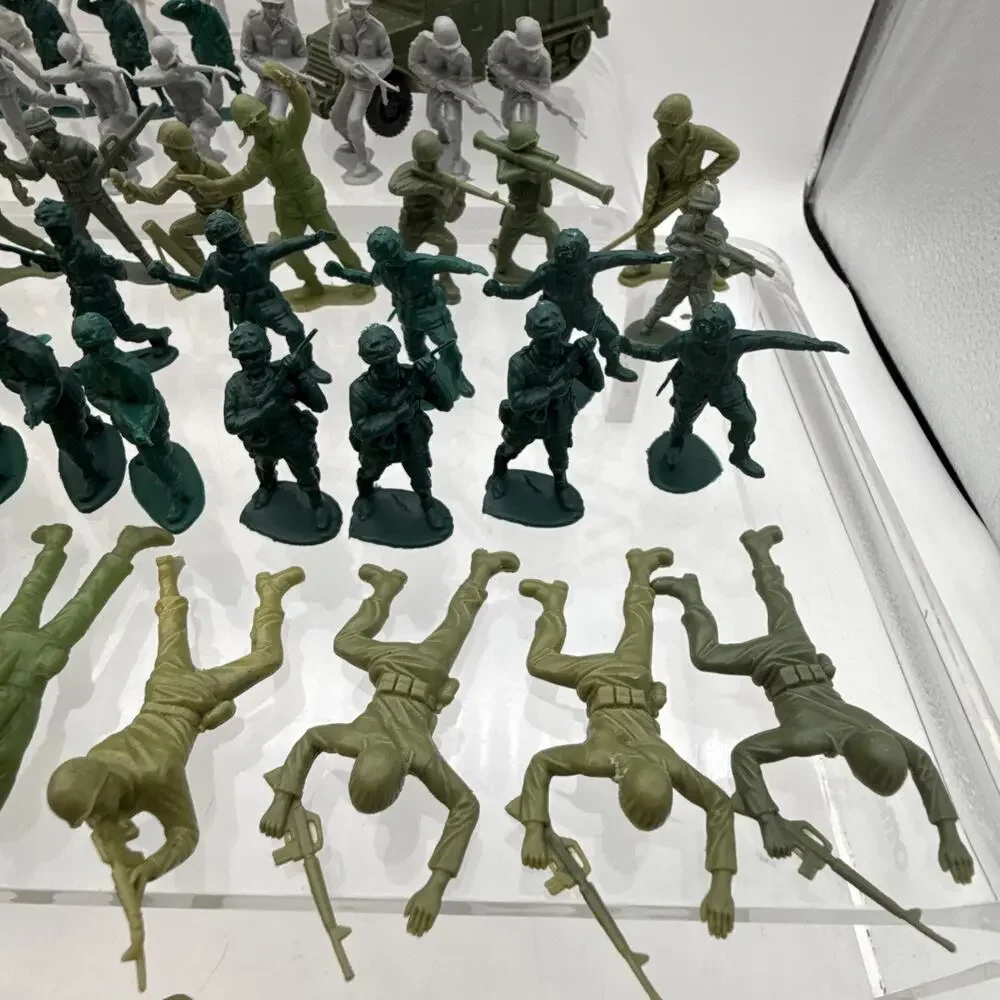 Lot of 120 Vintage WW2 Army Men Green Gray White Plastic Soldiers Figures